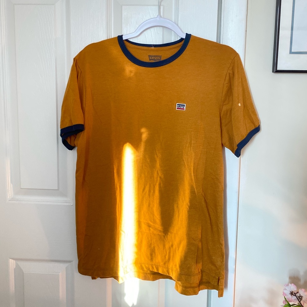 *FINAL PRICE* Levi’s Mustard Shirt // Size M